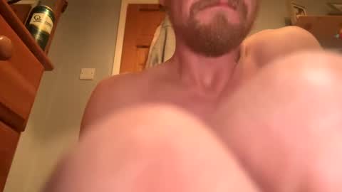 Snapshot of lukeeeeey96 chatting on December 4, 2024, 4:10 am lukeeeeey96 online show from December 4, 2024, 4:10 am