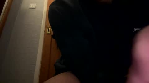 Snapshot of lukeeeeey96 chatting on February 7, 2025, 8:01 am lukeeeeey96 online show from February 7, 2025, 8:01 am