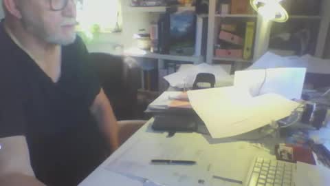 Snapshot of luley58 chatting on April 21, 2026, 6:52 am luley58 online show from April 21, 2026, 6:52 am