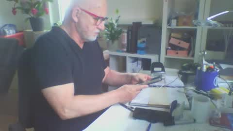 Snapshot of luley58 chatting on May 4, 2026, 2:24 pm luley58 online show from May 4, 2026, 2:24 pm