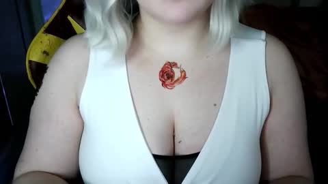 lulovia online show from February 15, 2026, 9:55 pm