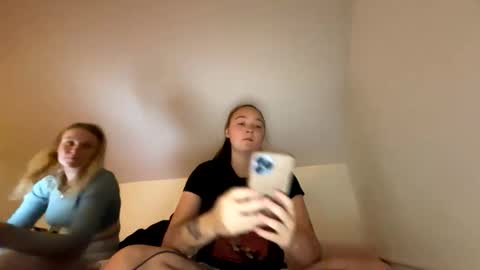 lulubaby03 online show from November 9, 2025, 2:54 am