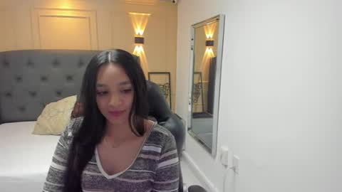 Snapshot of lumamonroe chatting on August 7, 2026, 12:40 pm LUNA online show from August 7, 2026, 12:40 pm