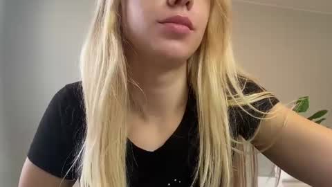 Snapshot of lumineess chatting on June 29, 2026, 12:27 pm Catherine online show from June 29, 2026, 12:27 pm