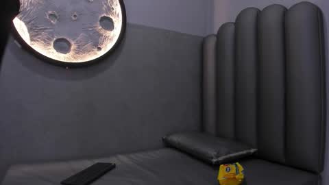 Snapshot of luna__02 chatting on February 18, 2026, 12:01 pm Luna online show from February 18, 2026, 12:01 pm