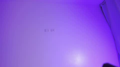 Luna  online show from April 14, 2026, 12:27 am