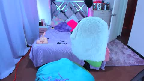 luna_analya online show from November 14, 2025, 4:49 pm