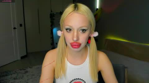 luna_beverly online show from April 10, 2026, 8:35 pm