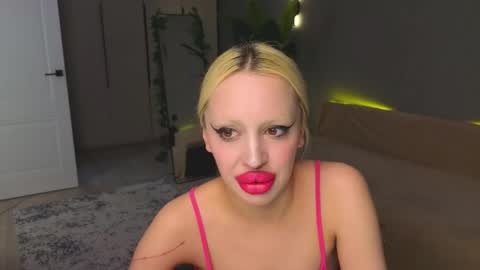 Snapshot of luna_beverly chatting on April 29, 2026, 9:54 pm luna_beverly online show from April 29, 2026, 9:54 pm