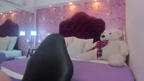 Snapshot of luna_bloomm_ chatting on May 9, 2026, 5:34 am Luna Bloom online show from May 9, 2026, 5:34 am