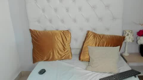 Snapshot of luna_bloomm_ chatting on May 16, 2026, 7:45 pm Luna Bloom online show from May 16, 2026, 7:45 pm