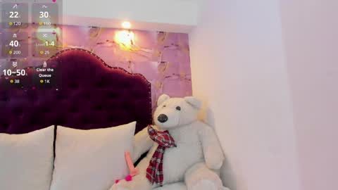 Snapshot of luna_bloomm_ chatting on May 20, 2026, 5:02 am Luna Bloom online show from May 20, 2026, 5:02 am