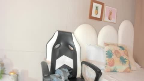 luna_bradley_ online show from March 31, 2026, 12:16 pm