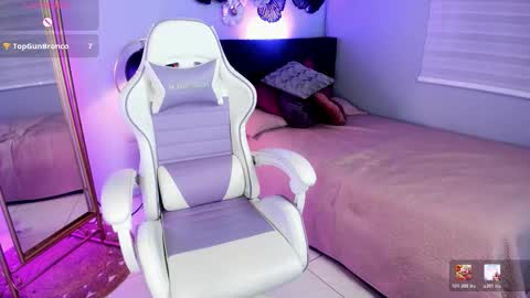 Luna  online show from March 15, 2026, 5:41 pm