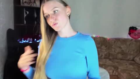 luna_evan online show from December 9, 2024, 12:51 pm