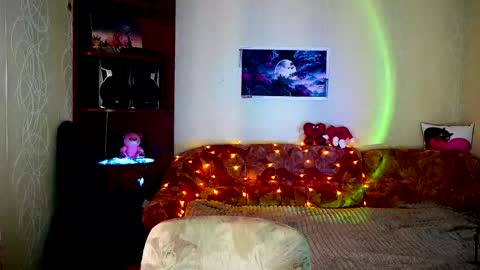 luna_evan online show from October 8, 2025, 8:34 am