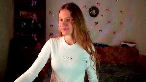 luna_evan online show from February 25, 2026, 9:19 am