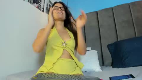 Snapshot of luna_honey9 chatting on June 25, 2026, 5:12 am luna_honey9 online show from June 25, 2026, 5:12 am