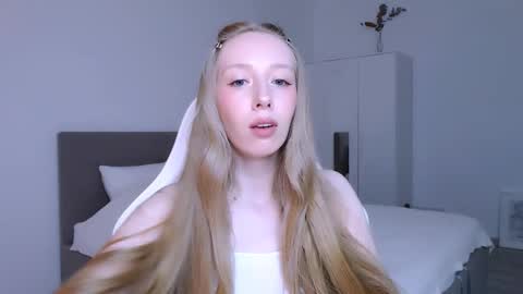 Luna online show from November 26, 2025, 8:54 pm