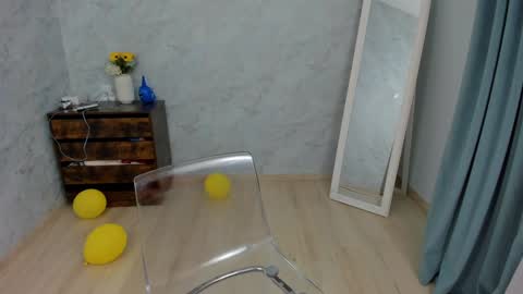 Luna LaViolette online show from December 5, 2024, 8:22 am