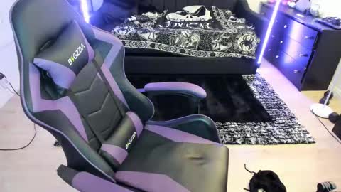 Luna online show from April 7, 2026, 6:03 am