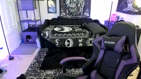Luna online show from May 21, 2026, 8:05 pm