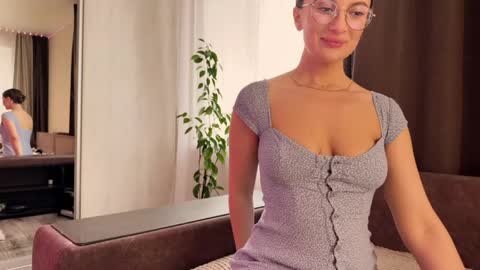 Snapshot of luna_raee chatting on April 24, 2026, 8:06 am luna_raee online show from April 24, 2026, 8:06 am
