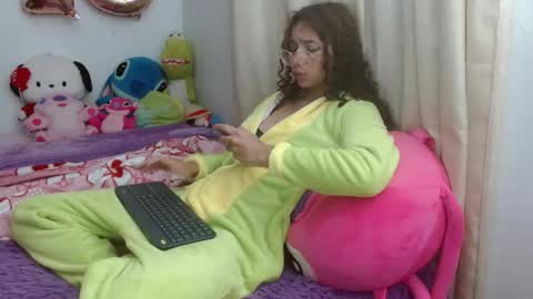 luna_rios69 online show from February 16, 2026, 5:14 am