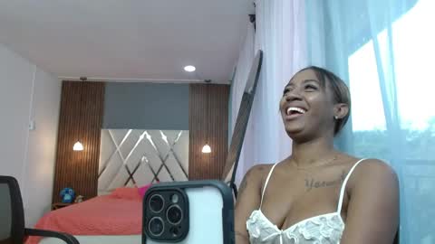 Snapshot of luna_rousse26 chatting on May 20, 2026, 12:33 pm luna_rousse26 online show from May 20, 2026, 12:33 pm