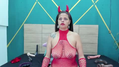 Luna online show from February 4, 2025, 7:22 pm