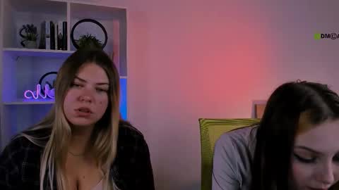 Luna online show from October 3, 2025, 7:11 pm