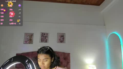 luna_velveth1 online show from April 13, 2026, 10:21 am