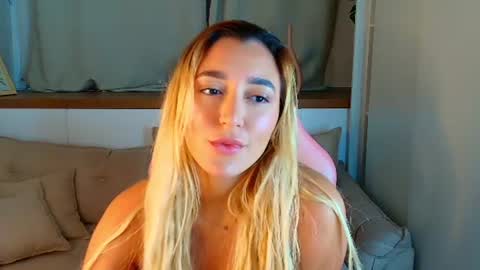 Snapshot of luna_velvvet chatting on July 3, 2026, 7:53 pm Luna online show from July 3, 2026, 7:53 pm
