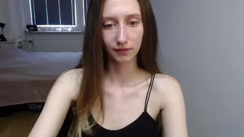 L U N A  online show from May 20, 2026, 5:46 am