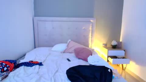 lunaa08 online show from February 9, 2026, 2:15 am