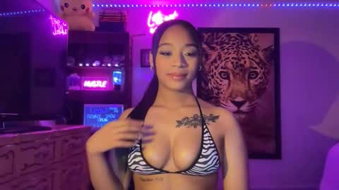 lunaa_11 online show from May 6, 2026, 6:52 am