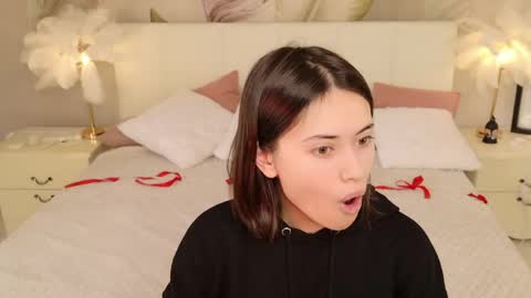 Snapshot of lunaa_baby_girl chatting on April 13, 2026, 2:22 pm Luna online show from April 13, 2026, 2:22 pm