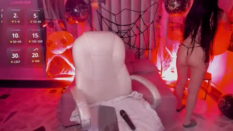 Luna  online show from October 18, 2025, 8:09 pm