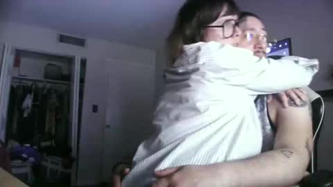 lunaanddrewskii online show from April 3, 2026, 8:45 am