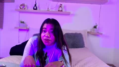 Snapshot of lunaartistry chatting on November 29, 2025, 2:58 am Luna online show from November 29, 2025, 2:58 am