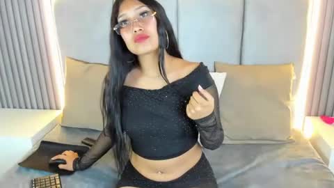 Snapshot of lunaaura69 chatting on July 12, 2026, 4:25 am LunaAura online show from July 12, 2026, 4:25 am