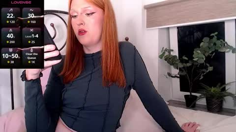 Luna give me a thumbs up please online show from February 1, 2026, 11:14 pm