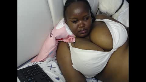 lunabloom01 online show from September 24, 2025, 1:31 am