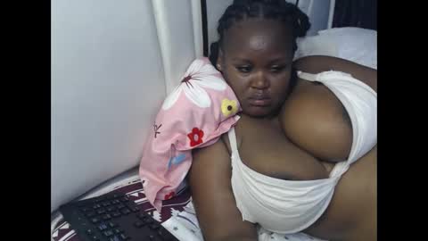 lunabloom01 online show from October 11, 2025, 8:40 pm