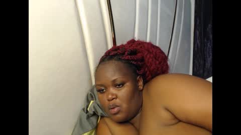 lunabloom01 online show from January 6, 2026, 7:01 am