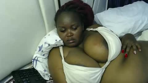 lunabloom01 online show from January 14, 2026, 10:58 pm