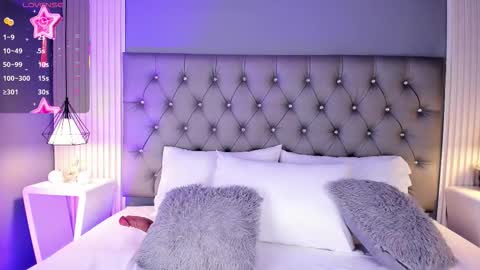 Luna  online show from February 19, 2026, 5:31 pm