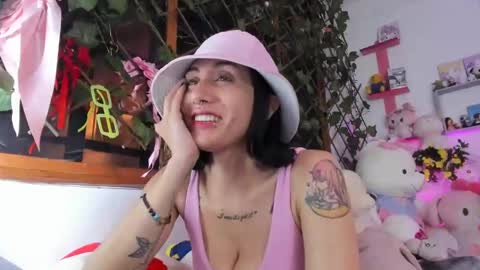 lunacristal_moon online show from February 20, 2025, 1:19 pm