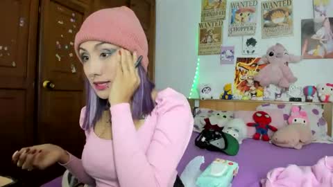 lunacristal_moon online show from October 17, 2025, 9:34 am