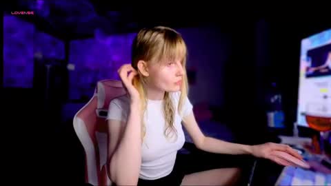 Snapshot of lunacyy chatting on June 20, 2026, 8:22 pm Britney online show from June 20, 2026, 8:22 pm